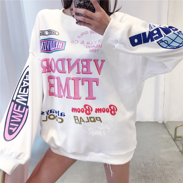 Γυναικείες αθλητικές μπλούζες φαρδιά σχέδια σε λευκό χρώμα