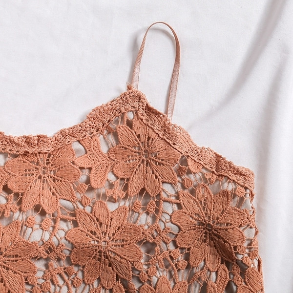 Μοντέρνο γυναικείο δαντελοτό αμάνικο σε διαφορετικά χρώματα