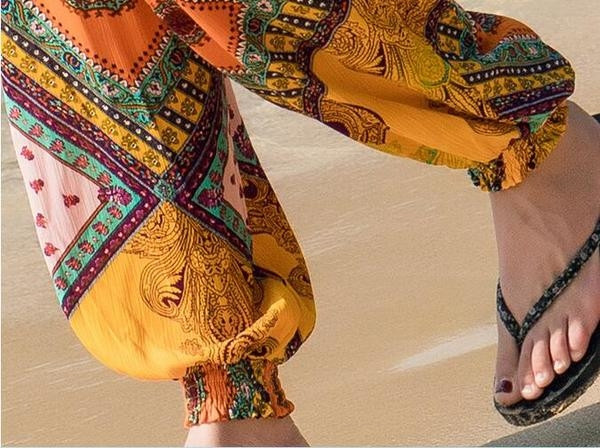 Καλοκαιρινά γυναικεία παντελόνια σε ευρύ σχέδιο με εκτύπωση