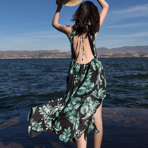 Καλοκαιρινό γυναικείο φόρεμα με ανοιχτή πλάτη σε φυτικά μοτίβα