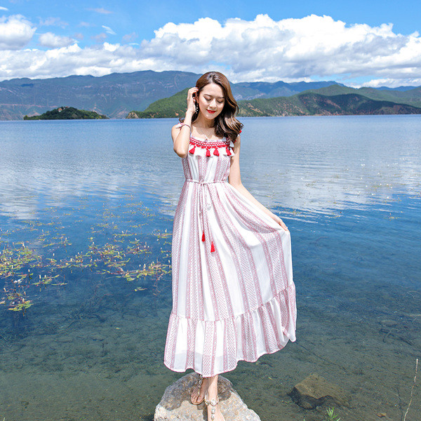 Γυναικείο καλοκαιρινό φόρεμα με φαρδιές λωρίδες και φούντες