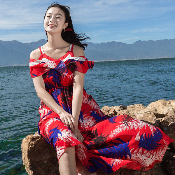 Γυναικείο καλοκαιρινό φόρεμα με γυμνά ώμους σε φρέσκα καλοκαιρινά χρώματα