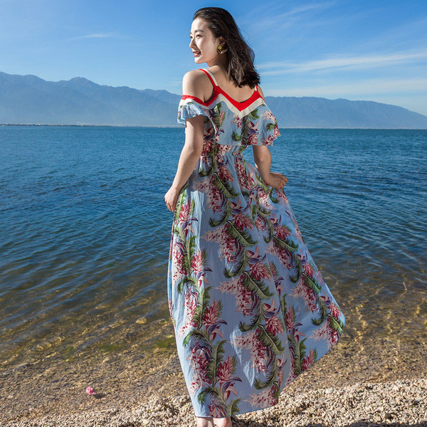 Γυναικείο καλοκαιρινό φόρεμα με γυμνά ώμους σε φρέσκα καλοκαιρινά χρώματα