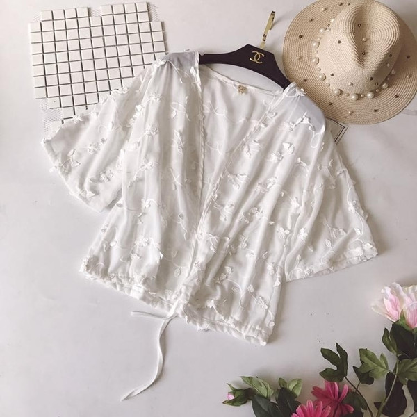 Κομψό καλοκαιρινό σετ με δαντέλα - φόρεμα με ζακέτα