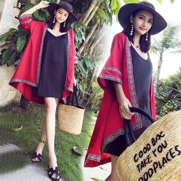 Γυναικεία ζακέτα με φαρδιά μανίκια και όμορφα κεντήματα