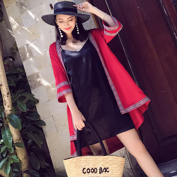 Γυναικεία ζακέτα με φαρδιά μανίκια και όμορφα κεντήματα