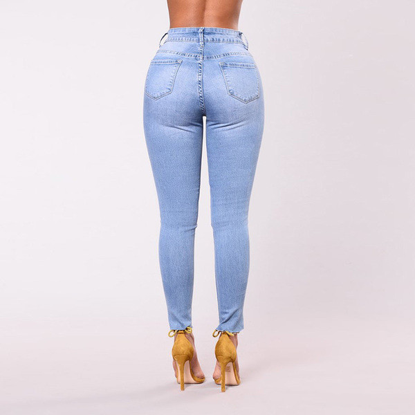 Γυναικεία τζιν  με ξηλή μέση με  κεντήματα