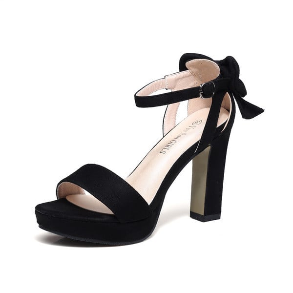 Κομψά σανδάλια με παχύ τακούνι  και κορδέλα σε δύο χρώματα