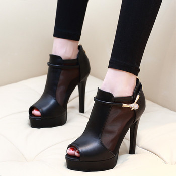 Стилни дамски сандали на висок тънък ток с мрежа и метална декорация в черен цвят