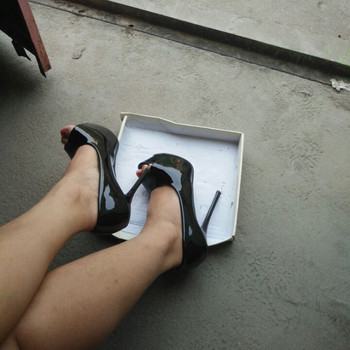 Модерни дамски обувки на висок тънък ток в отворен и затворен модел 