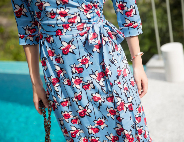 Rochie de dama cu maneca lunga, cu decolteu in V cu motive florale