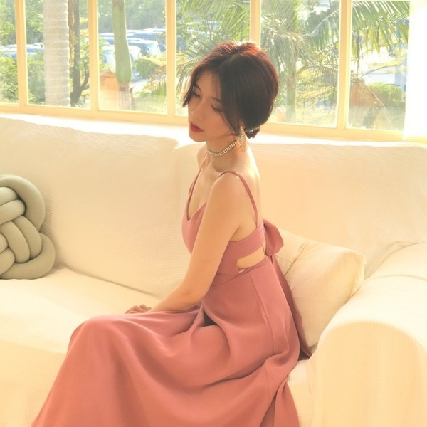 Κομψό γυναικείο φόρεμα με ιμάντες και κορδέλα σε δύο χρώματα