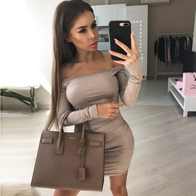 Rochie scurtă de damă subțire cu umerii căzuți
