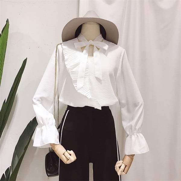 Αποτελεσματικό γυναικείο πουκάμισο με κορδέλα και μανίκια σε λευκό χρώμα