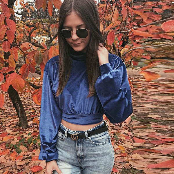 Βελούδινο γυναικείο μπλοζάκι με  γιακά με κοντό μανίκι