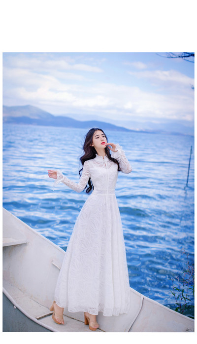 Rochie eleganta de dama cu broderie si decolteu O cu sireturi