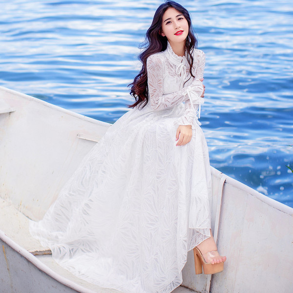 Γυναικείο κομψό φόρεμα με κεντήματα και O-neckline με κορδόνια