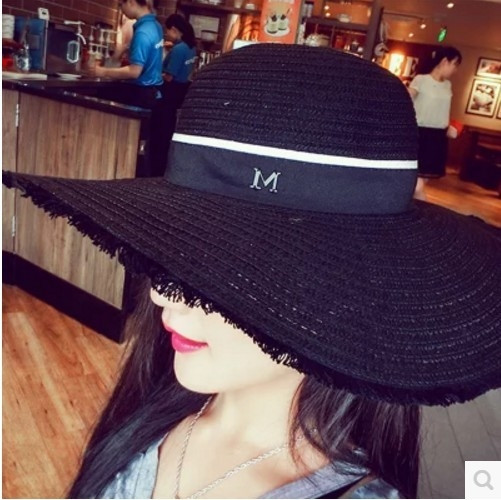 Κομψό καπέλο  για την παραλία 