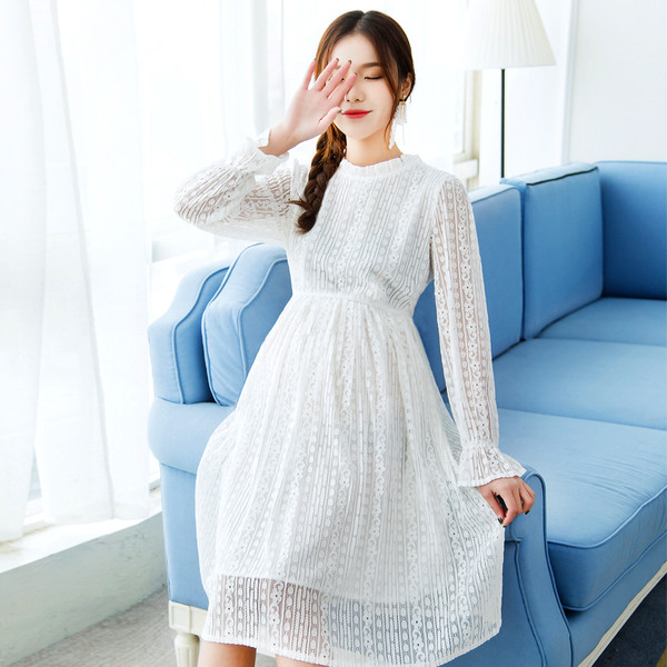 Gyengéd ruha kismamáknak O-alakú gallérral, két színben