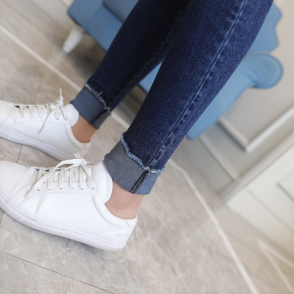 Ежедневни дънки за бременни с кръпки в два цвята 