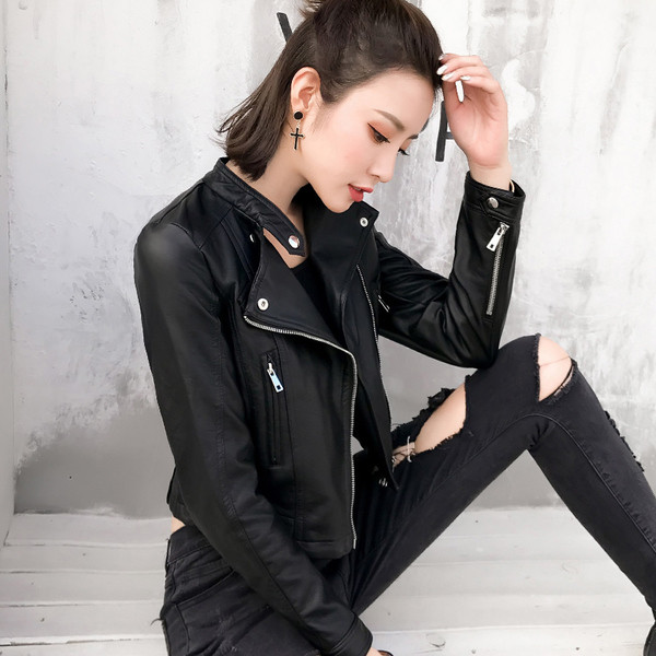 Κομψό δερμάτινο μπουφάν σε τρία χρώματα