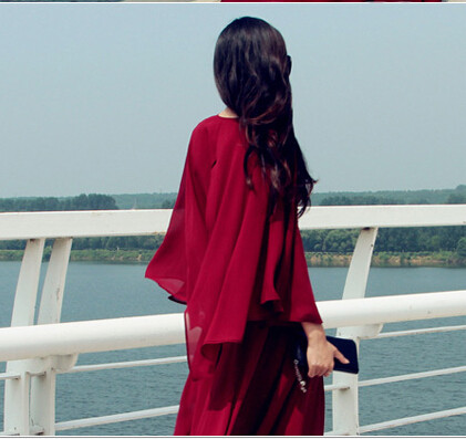 Κομψό γυναικείο φόρεμα με ζώνη και κομμένα μανίκια