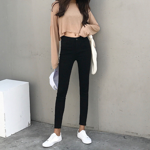 Casual γυναικεία τζιν με υψηλή μέση σε μαύρο χρώμα