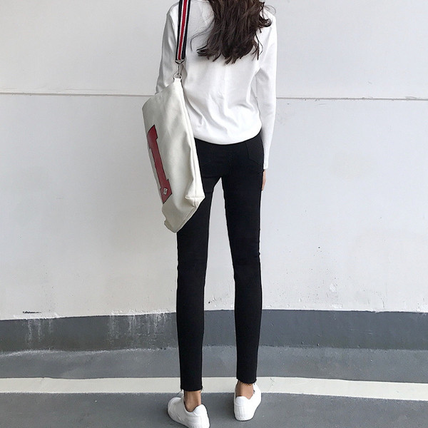 Casual γυναικεία τζιν με υψηλή μέση σε μαύρο χρώμα