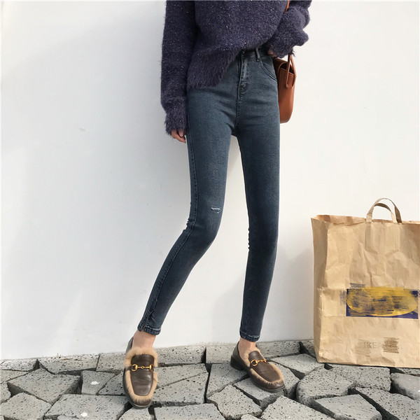 Γυναικεία τζιν  λεπτό μοντέλο με  ψηλή μέση