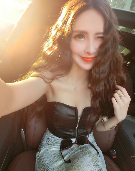 Κομψό γυναικείο σύνολο  - μπουστάκι και φούστα σε δύο χρώματα