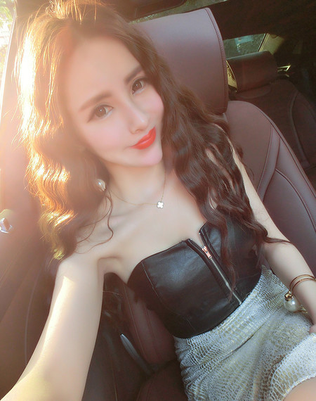 Κομψό γυναικείο σύνολο  - μπουστάκι και φούστα σε δύο χρώματα