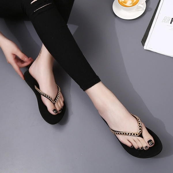 Γυναικείες παντόφλες με μεταλλική αλυσίδα, κατάλληλες για καθημερινή ζωή