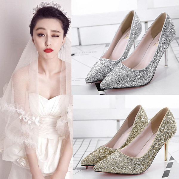 Pantofi de dama stralucitori ascutit cu toc mediu jos de culoare argintie si aurie