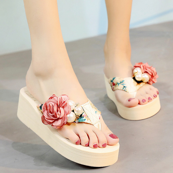 Γυναικείες παντόφλες με ψηλή σόλα με στοιχείο λουλουδιών και χάντρες σε διαφορετικά χρώματα