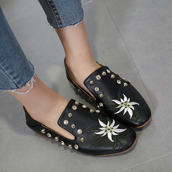 Mocasini casual dama cu broderie, pietre decorative si nituri in alb si negru