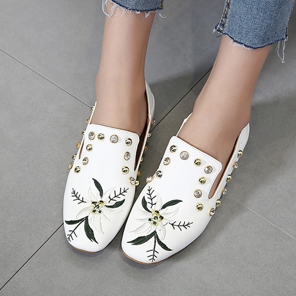 Mocasini casual dama cu broderie, pietre decorative si nituri in alb si negru