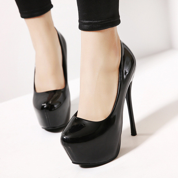 Pantofi de dama din piele lacuita cu toc inalt si subtire in negru si roz