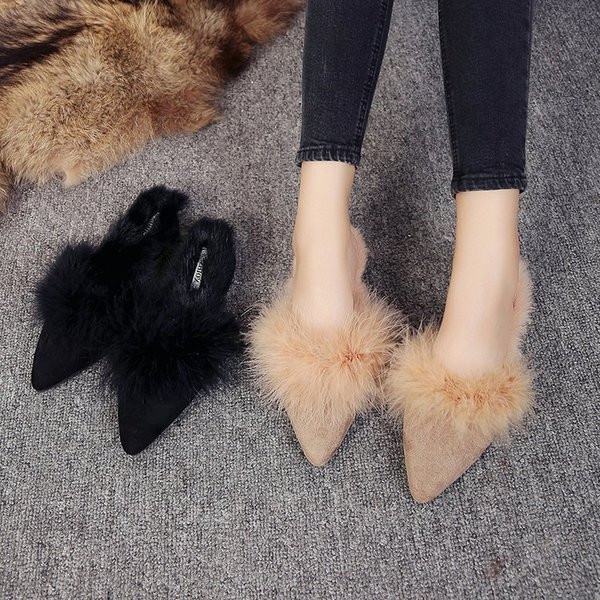 Κομψές γυναικείες παντόφλες  σε δύο χρώματα  με χνούδι