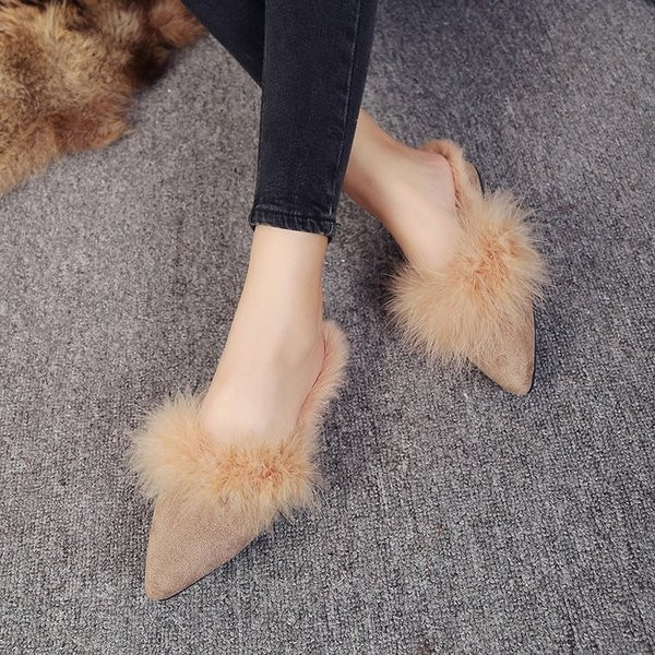 Κομψές γυναικείες παντόφλες  σε δύο χρώματα  με χνούδι