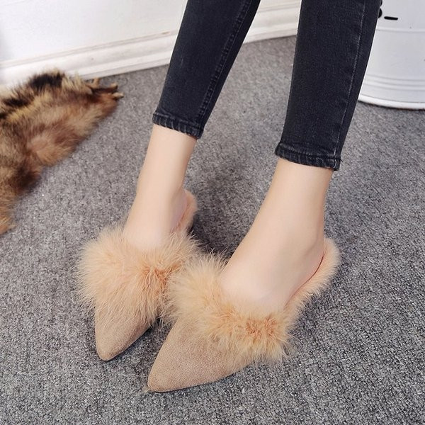 Κομψές γυναικείες παντόφλες  σε δύο χρώματα  με χνούδι