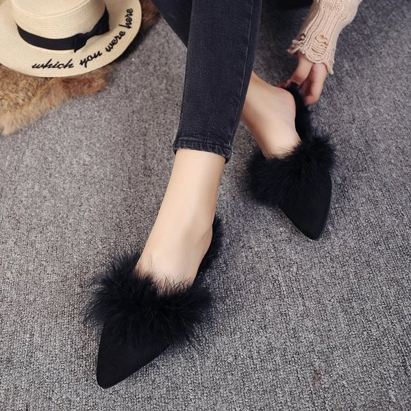 Κομψές γυναικείες παντόφλες  σε δύο χρώματα  με χνούδι