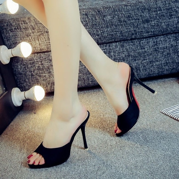 Papuci de dama simpli cu toc in alb-negru