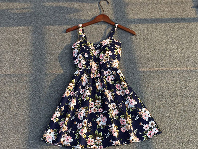 Rochie casual dama - diferite modele, cu bretele subtiri, potrivita pentru uzul de zi cu zi