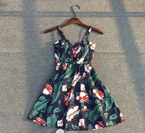 Γυναικείο καθημερινό  φόρεμα - Διάφορα μοντέλα με λεπτούς ιμάντες, κατάλληλα για τη καθημερινή ζωή