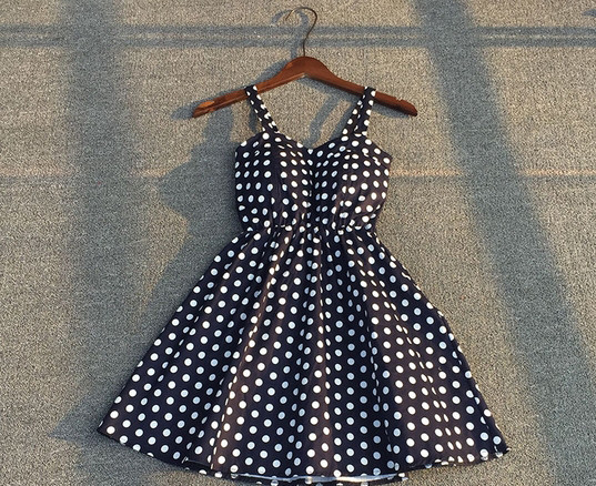 Γυναικείο καθημερινό  φόρεμα - Διάφορα μοντέλα με λεπτούς ιμάντες, κατάλληλα για τη καθημερινή ζωή