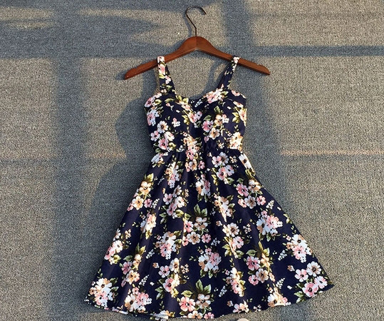 Γυναικείο καθημερινό  φόρεμα - Διάφορα μοντέλα με λεπτούς ιμάντες, κατάλληλα για τη καθημερινή ζωή