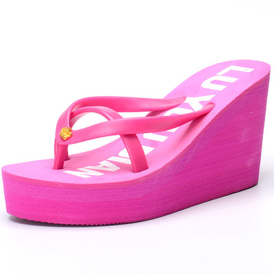 Дамски чехли с висока подметка и надпис