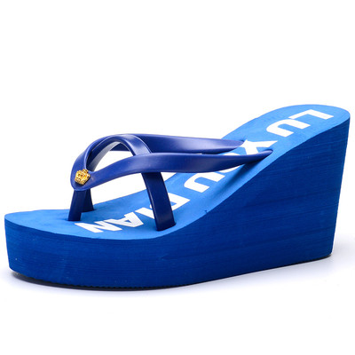 Дамски чехли с висока подметка и надпис