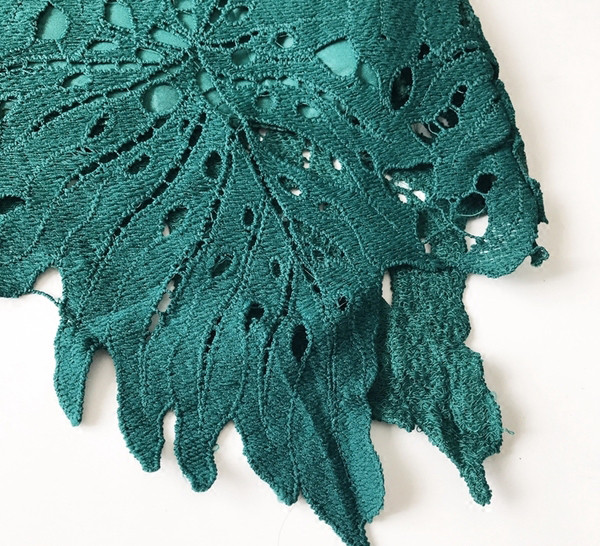  Γυναικείο φόρεμα με δαντέλα σε δύο χρώματα 