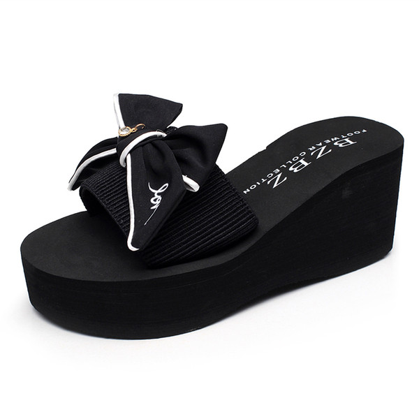 Több színben szalagos női nyári papucs